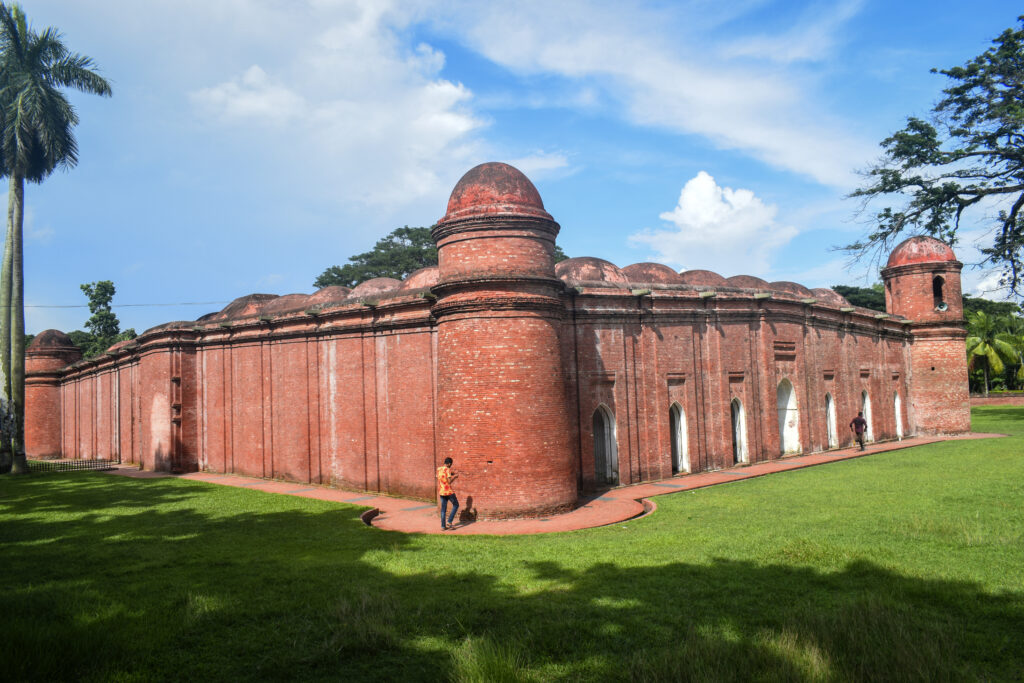 バゲルハット：モスクを中心とした歴史都市