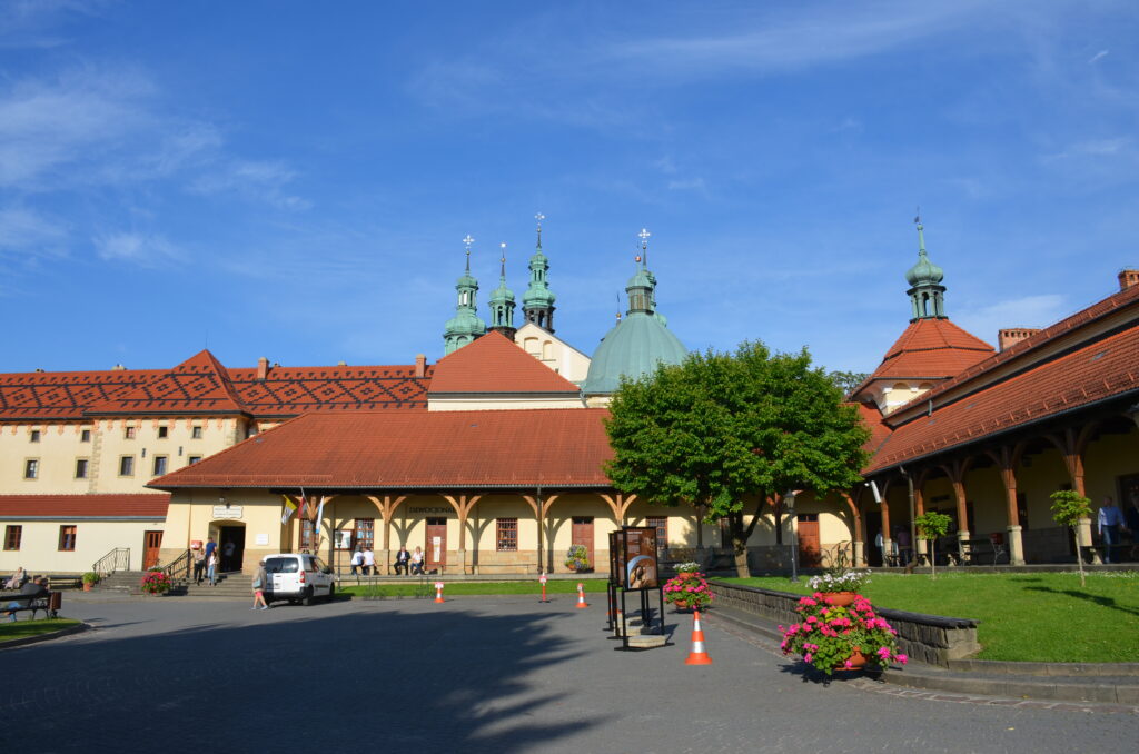 カルヴァリア・ゼブジドフスカ：マニエリスム様式の建築と公園に関連する景観と巡礼公園
