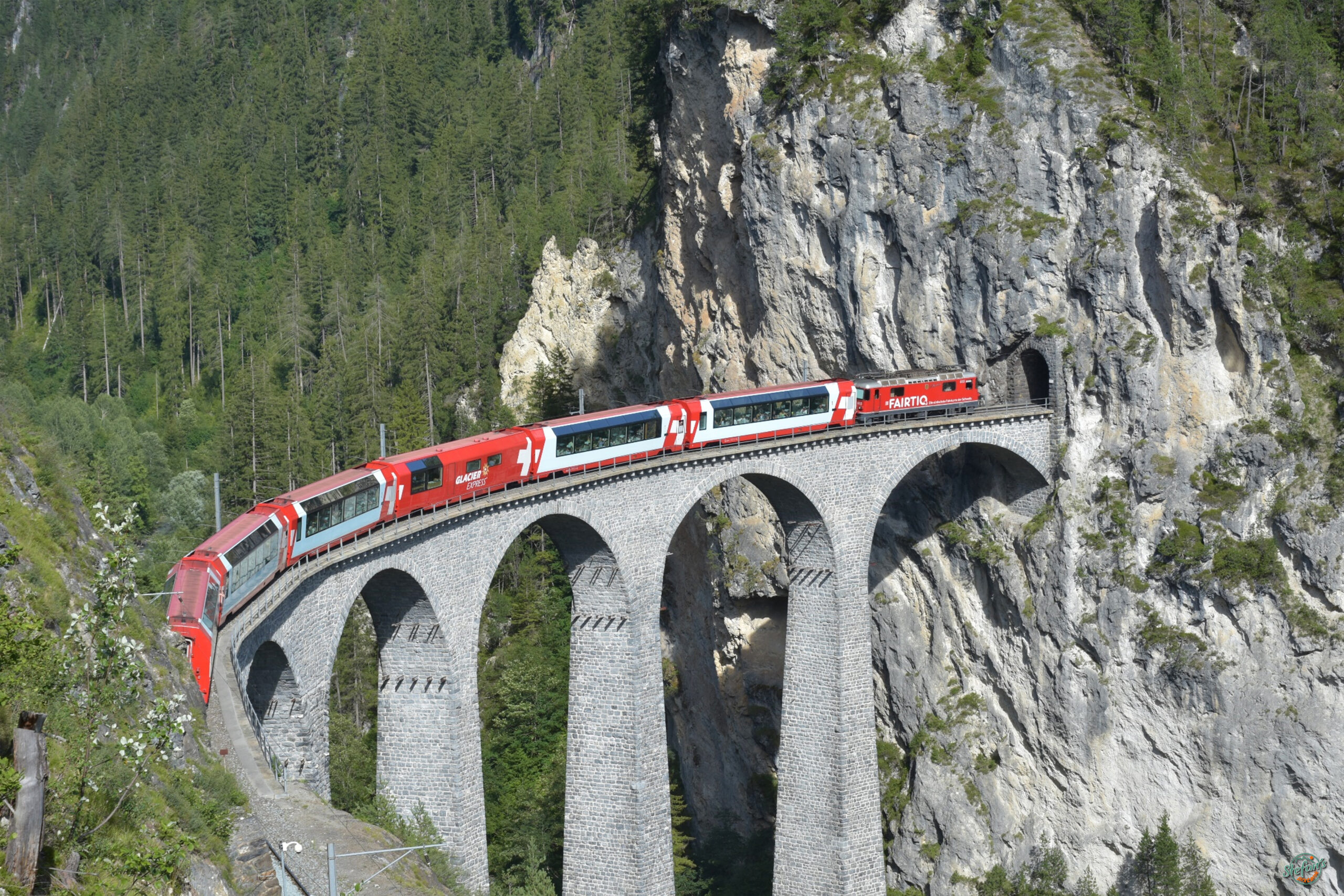 アルブラとベルニナの景観とレーティッシュ鉄道