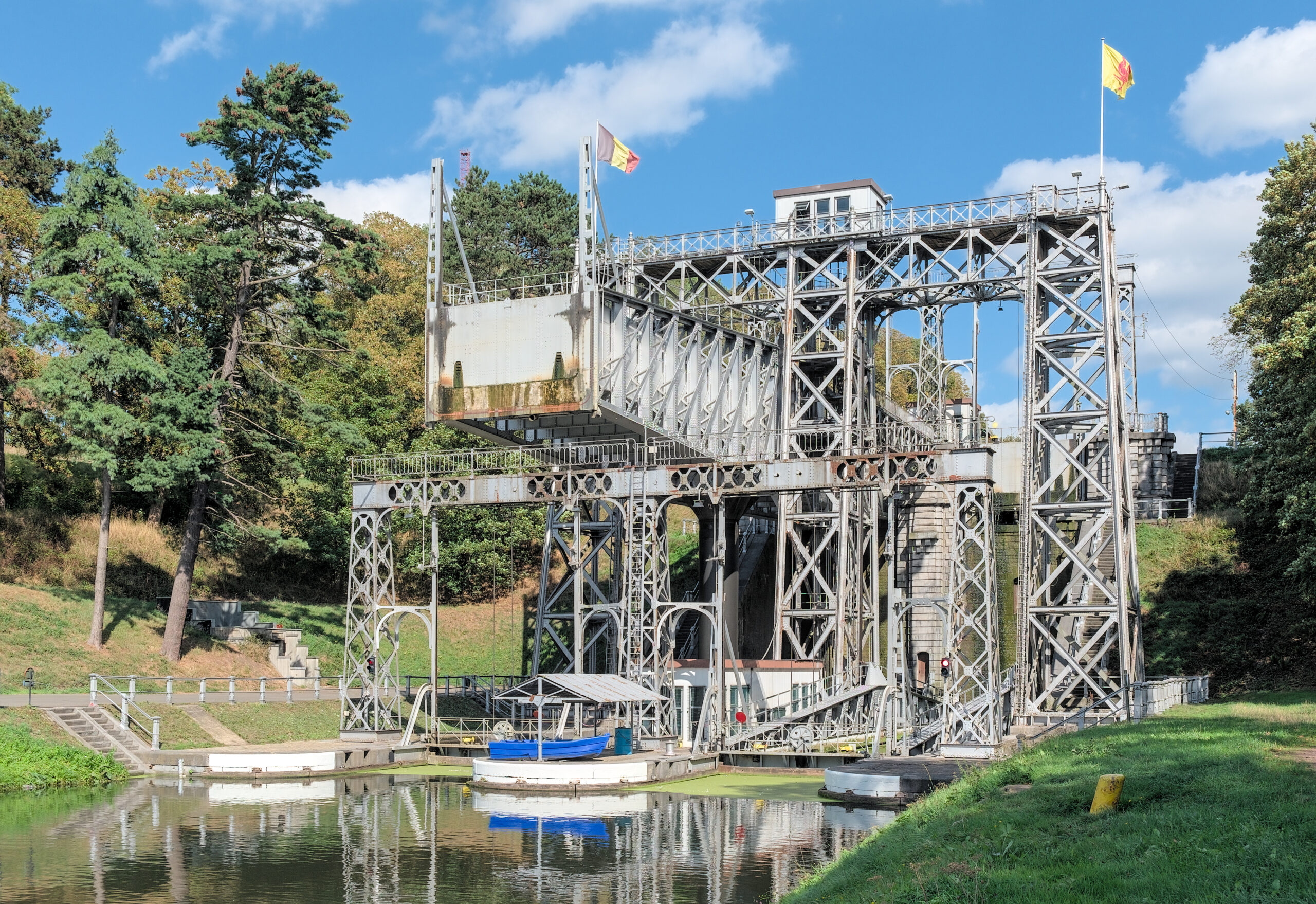 ラ・ルヴィエールとル・ルー（エノー）の中央運河の4つの閘門とその周辺環境