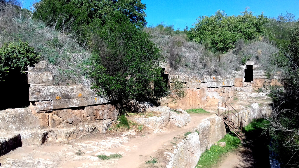 チェルヴェテリとタルクィニアのエトルリア古代古墳群