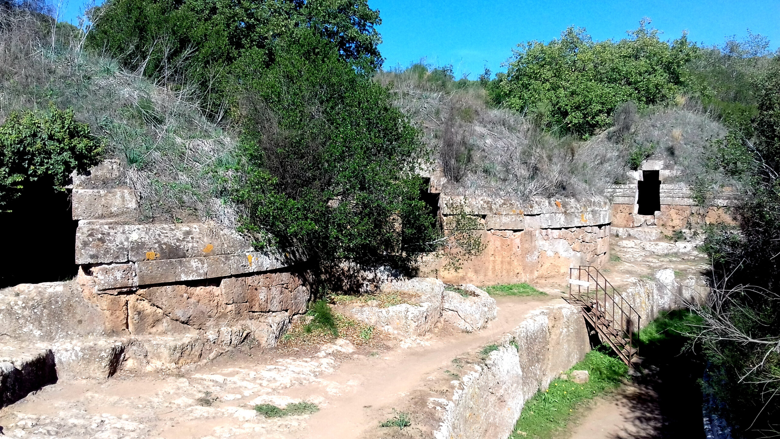 チェルヴェテリとタルクィニアのエトルリア古代古墳群