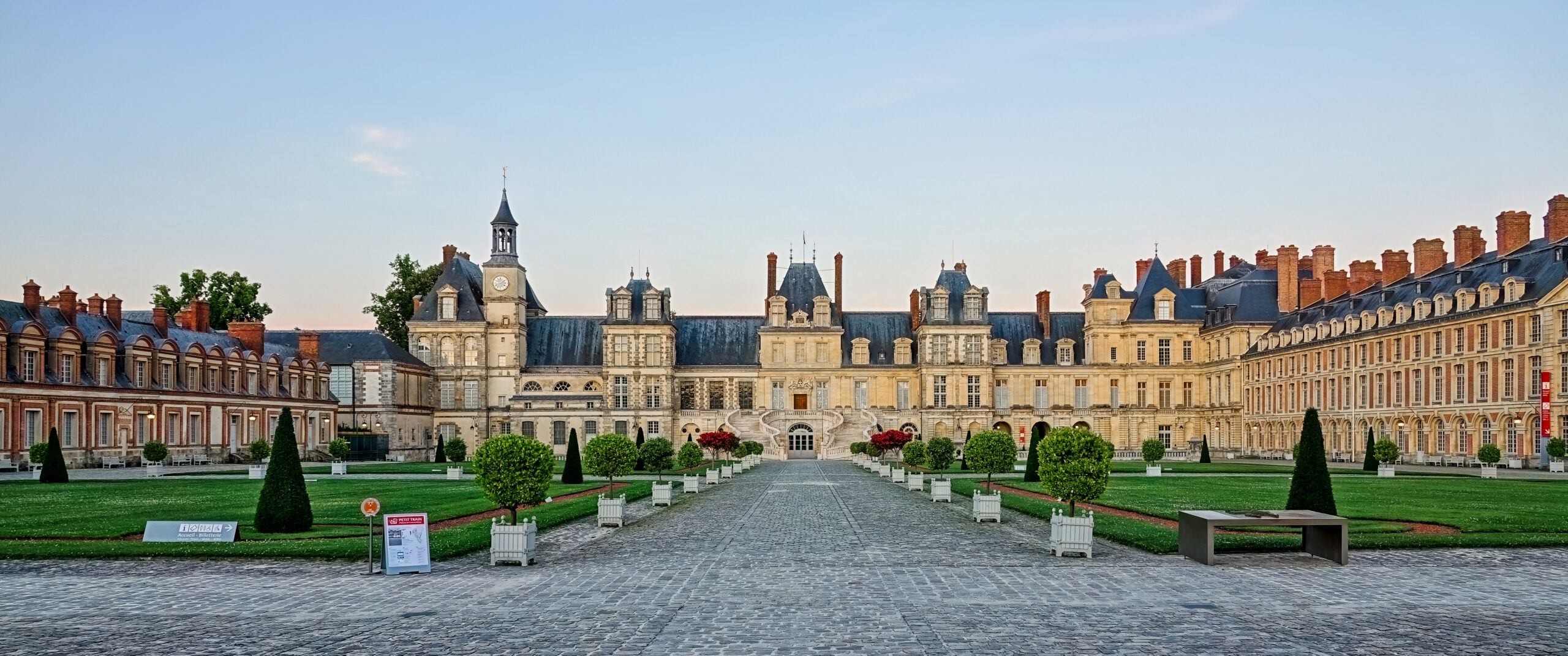 フォンテーヌブロー宮殿と庭園