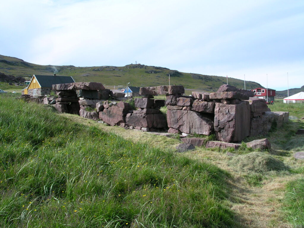 クジャター・グリーンランド：氷冠周縁部におけるノース人とイヌイットの農業地域