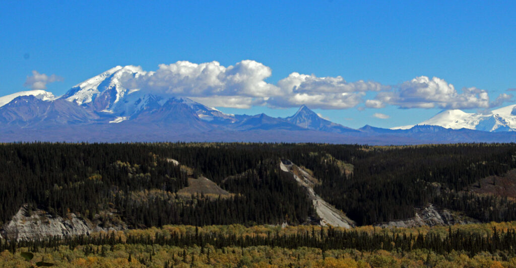アラスカ・カナダ国境地帯の山岳国立公園群：クルアニ、ランゲル・セント・エライアス、グレイシャー・ベイ、タッシェンシニ・アルセク