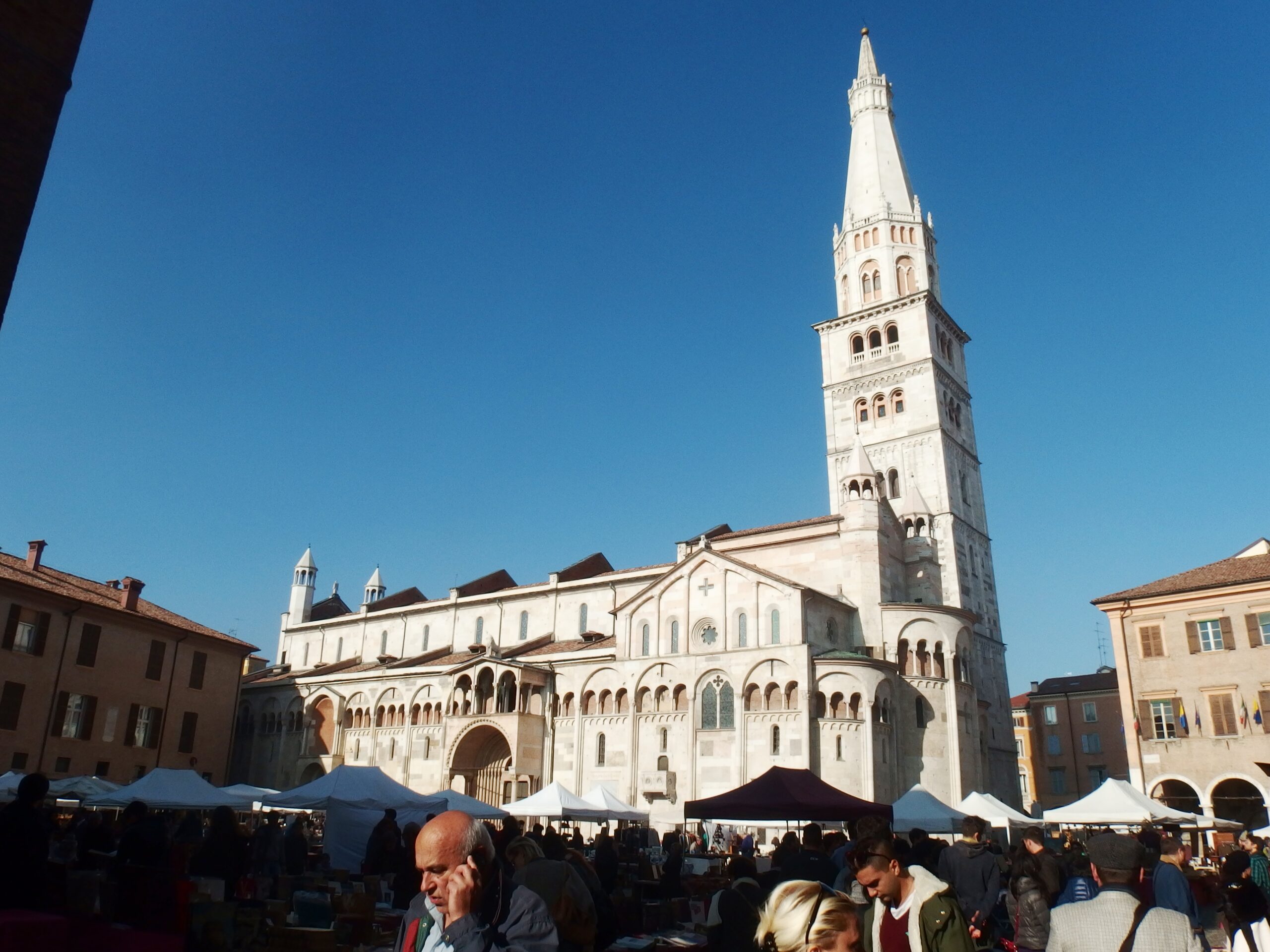 モデナ：大聖堂と市民の塔（トッレ・チヴィカ）、グランデ広場