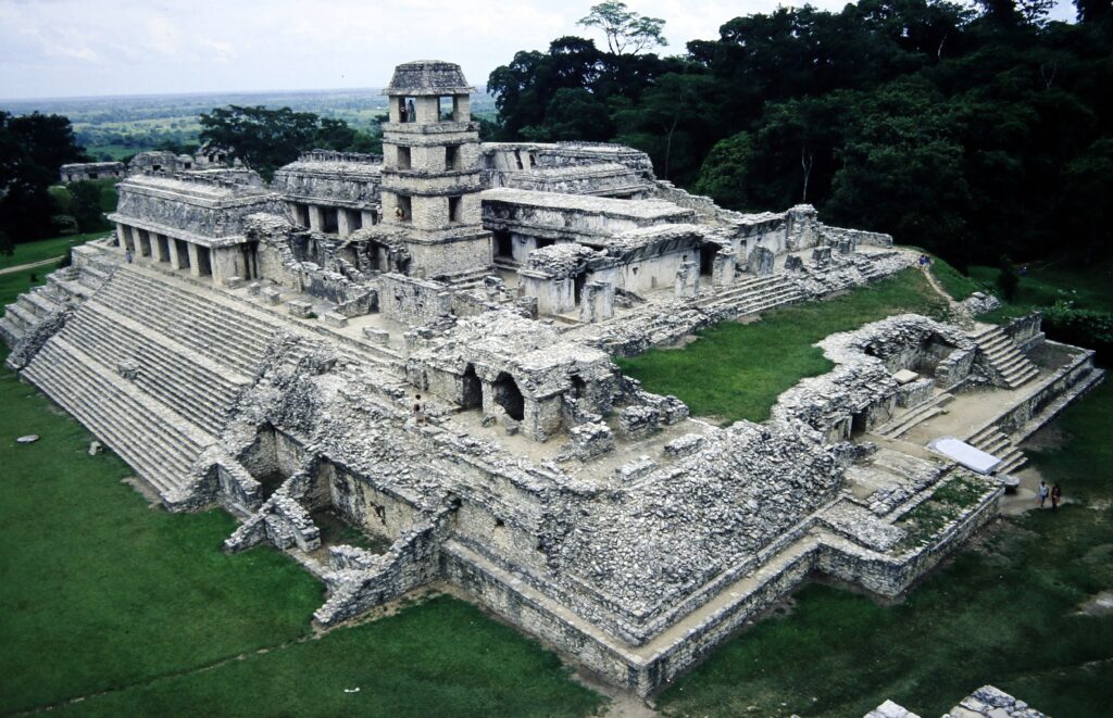 パレンケの古代都市と国立公園