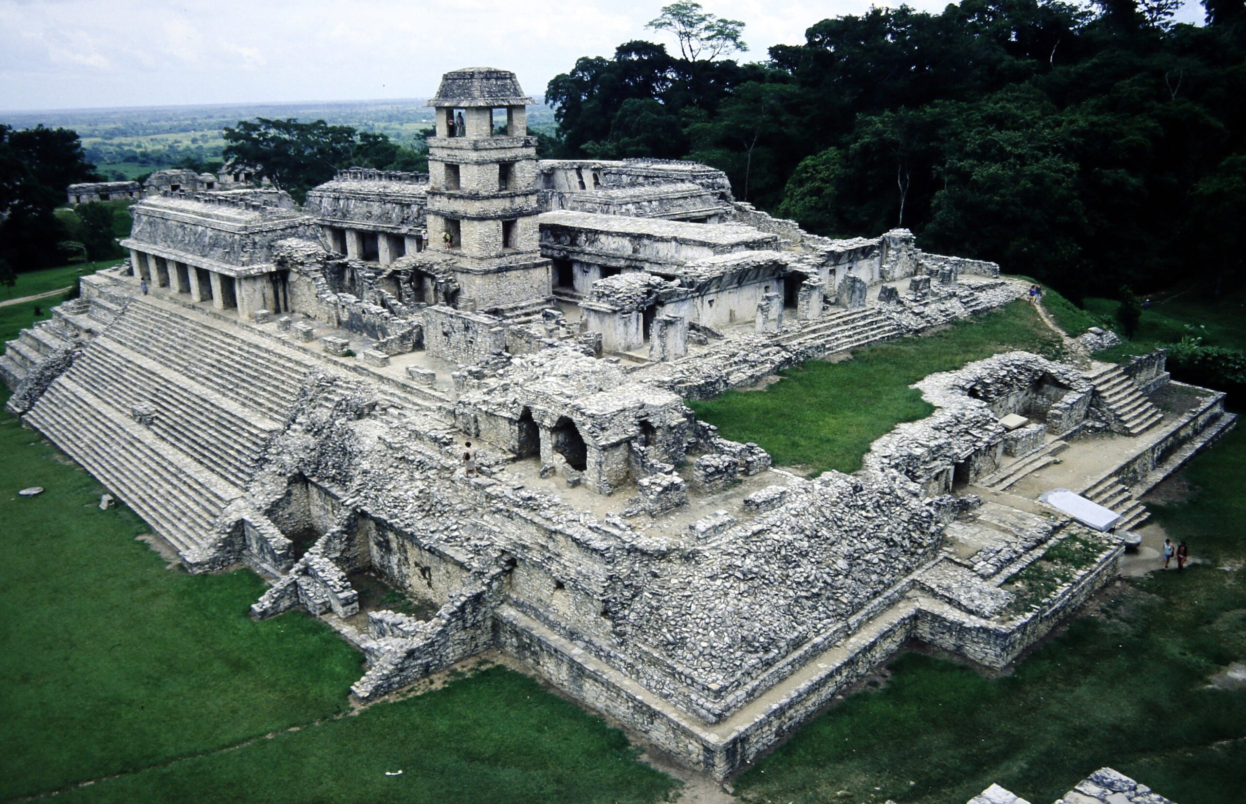 パレンケの古代都市と国立公園