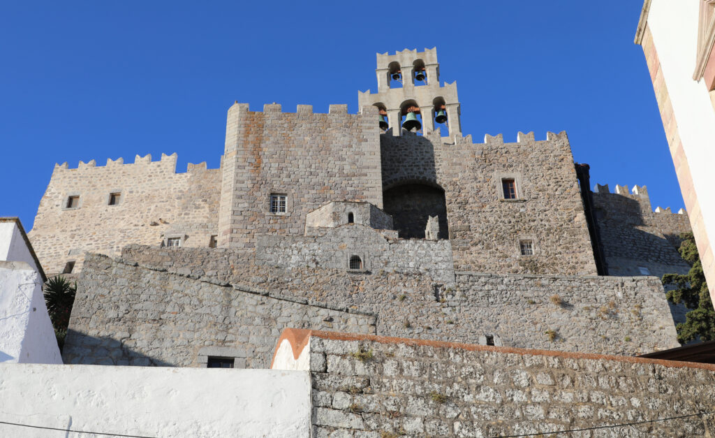 パトモス島にある歴史地区（ホラ）：神学者聖ヨハネの修道院と黙示録の洞窟