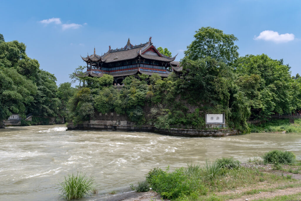 青城山と都江堰水利施設