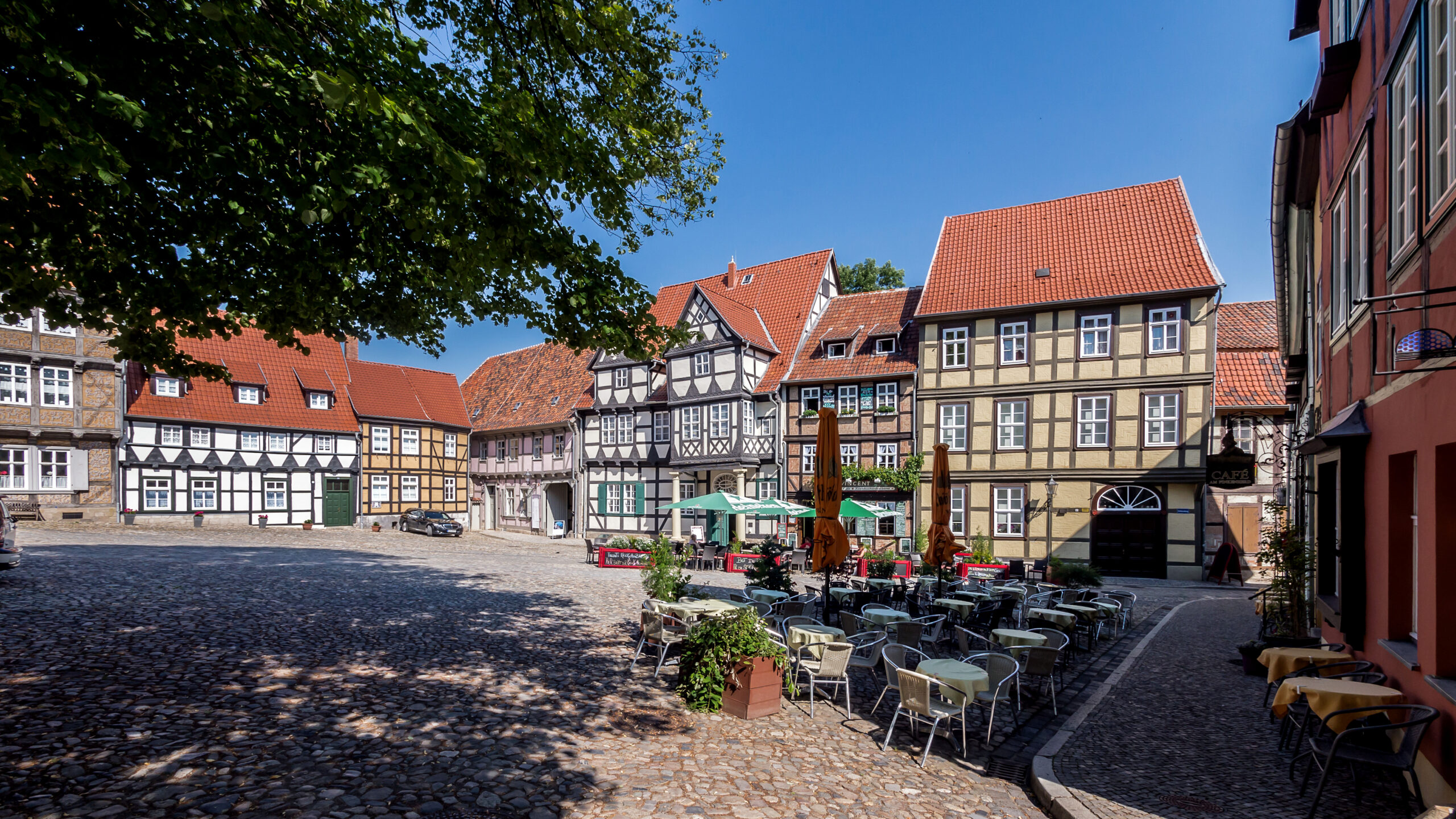 クヴェートリンブルクの旧市街と聖堂参事会教会、城