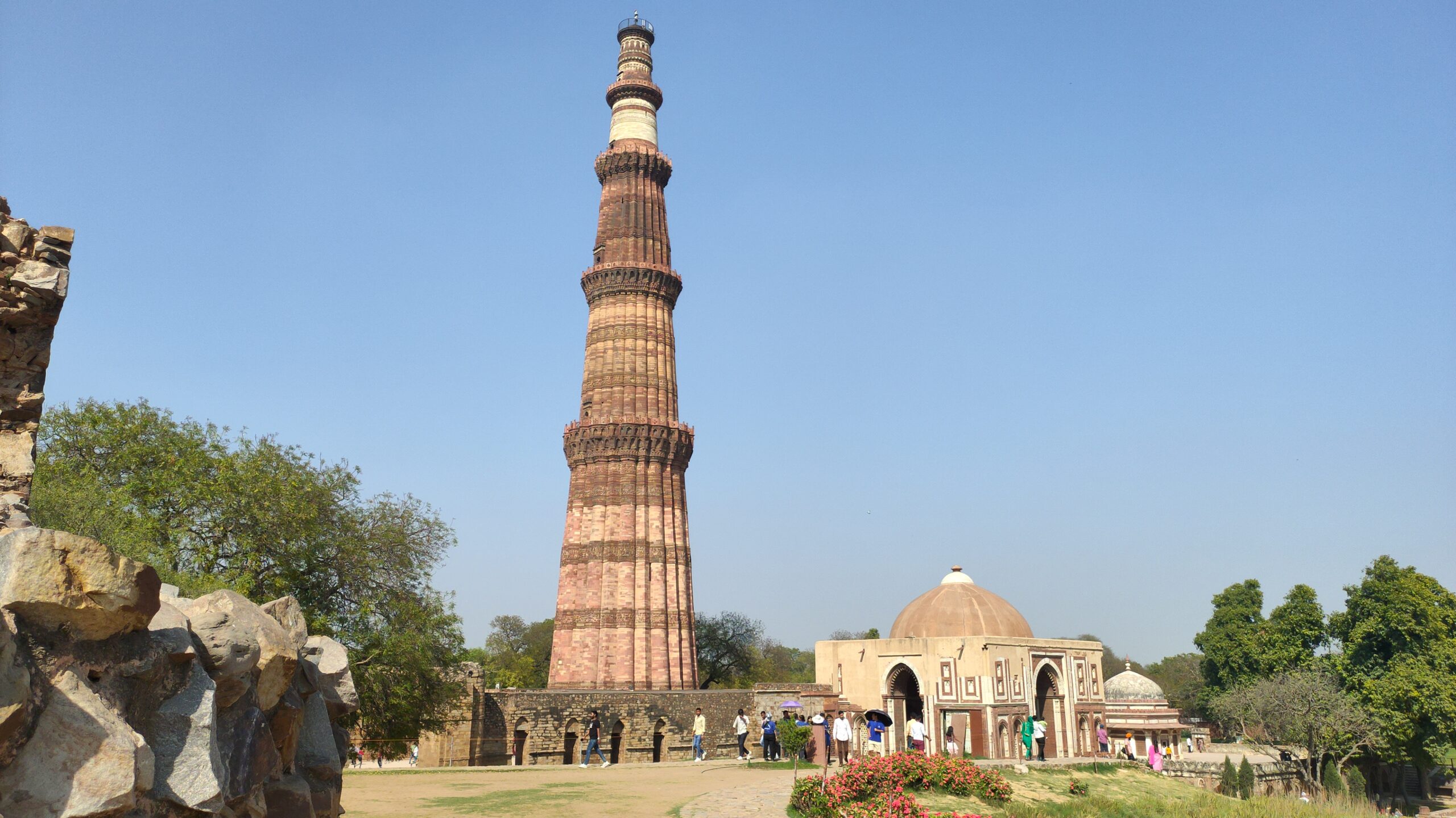 デリーのクトゥブ・ミナールとその関連施設