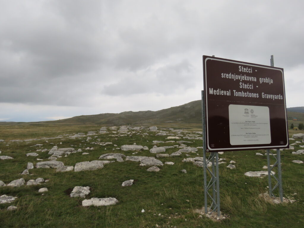 ステチュツィ：中世の墓碑の残る墓所