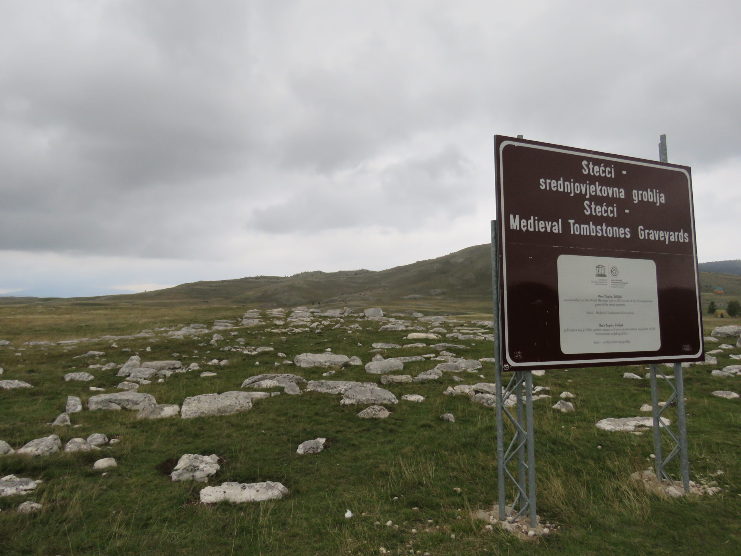 ステチュツィ：中世の墓碑の残る墓所