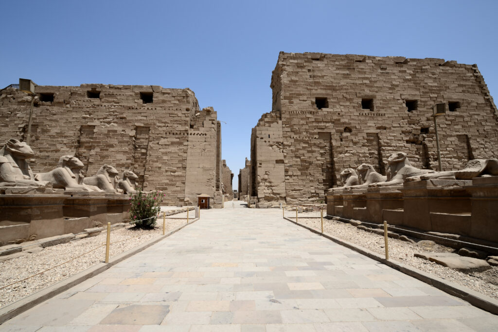 古代都市テーベと墓地遺跡