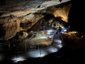 ラヴノのヴィエトレニツァ洞窟